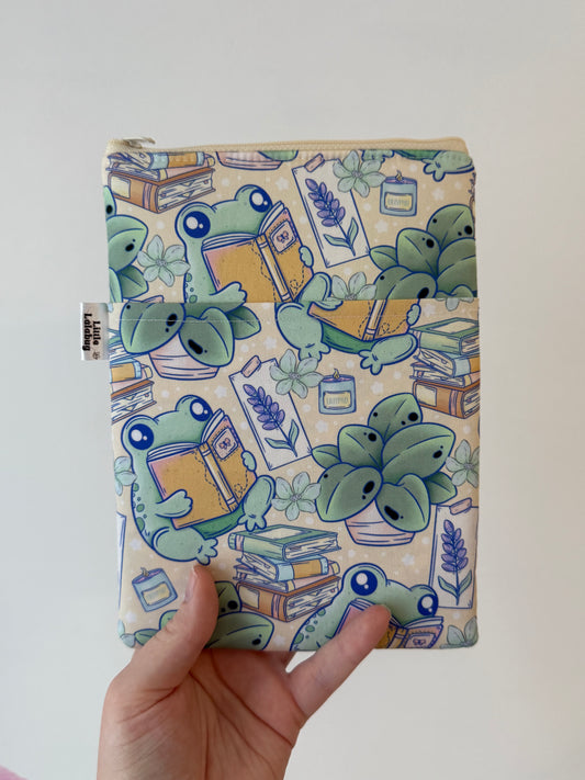E-reader sleeve - Bookish Froggy